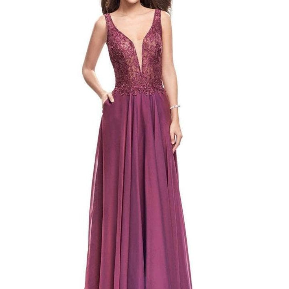 NWT La Femme 25513 Evening Gown Chiffon Red Size 4